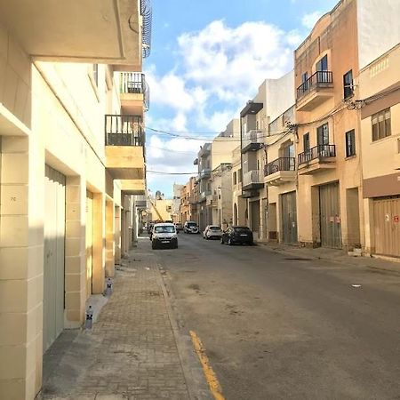 Luqa Apartment - 5 Mins From Airport Exterior foto