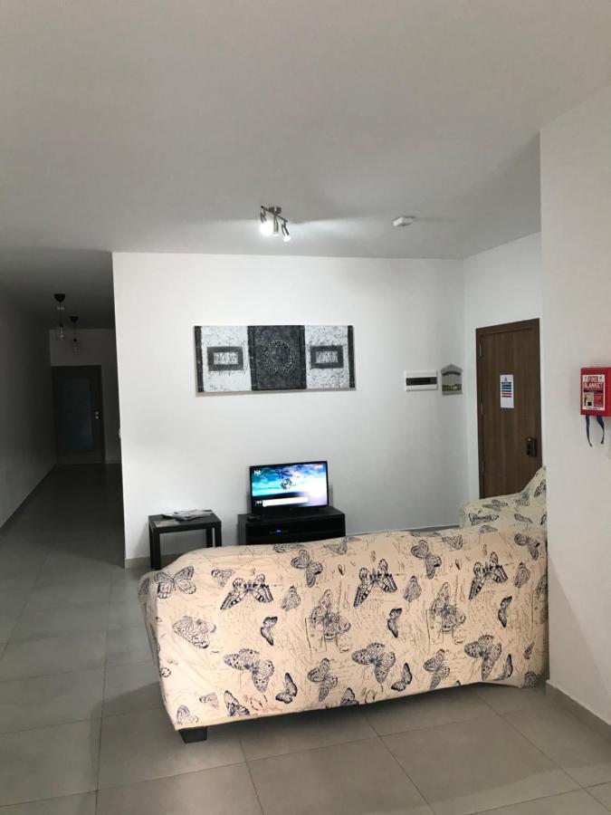 Luqa Apartment - 5 Mins From Airport Exterior foto